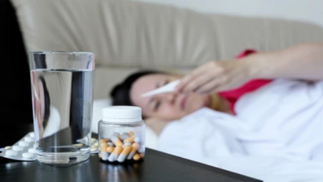 Viral Fever में Antibiotic दवाइयां क्यों नही लेनी चाहिए 2 Viral Fever